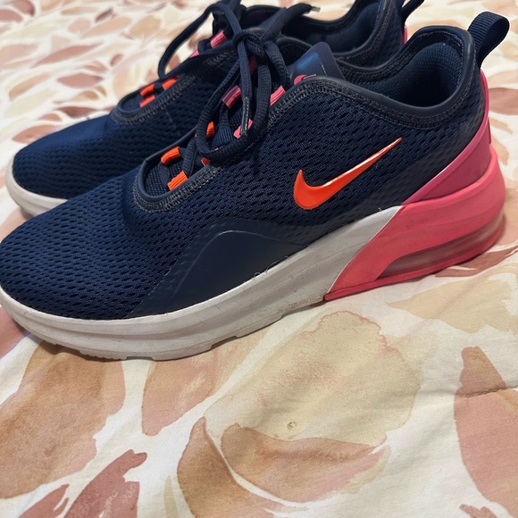 Nike runners - Picture 3 of 3